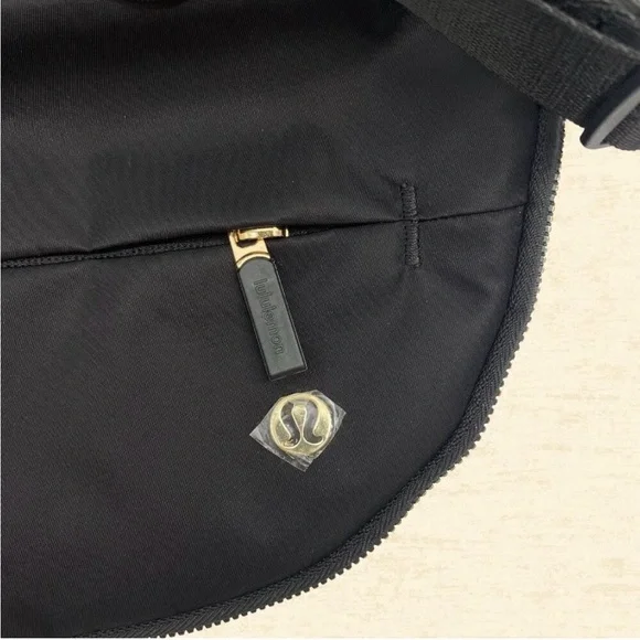 Micro lululemon athletica Black Crossbody Bag - Picture 5 of 6